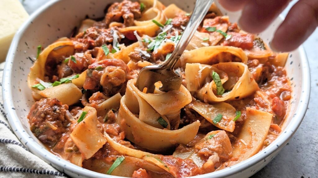 bolognese with elk meat pasta sauce easy elk recipes hearty elk noodles