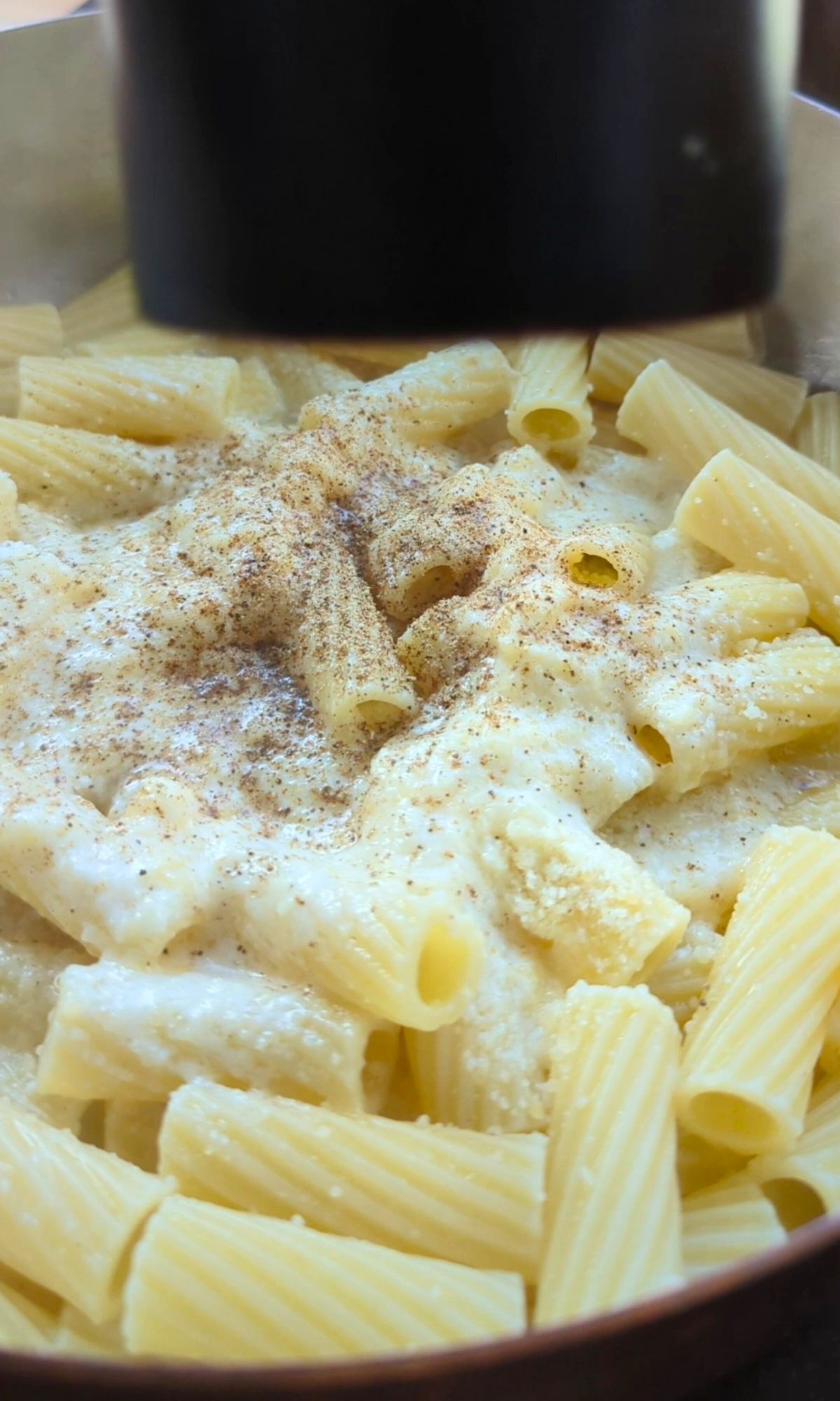 black pepper being added to pasta for cacio e pepe like trader joes copycat recipe