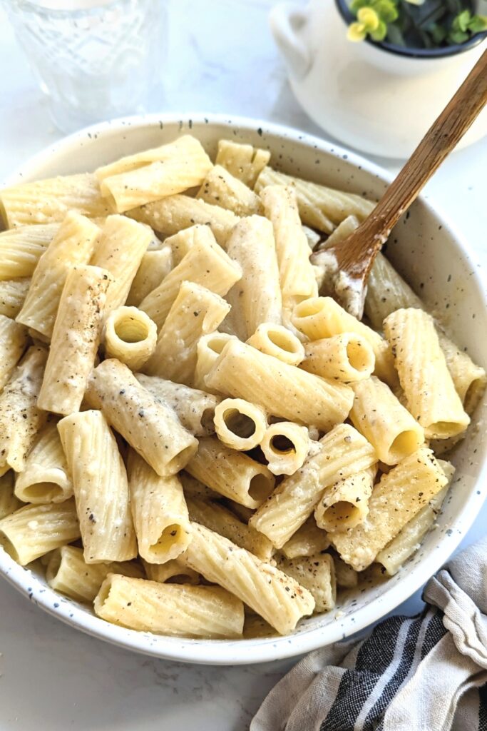 creamy trader joe's copycat cacio e pepe sauce