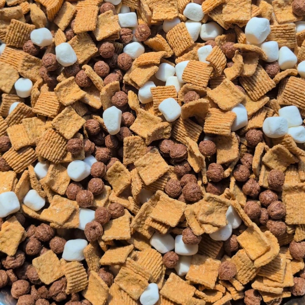 easy s'mores snack mix with golden grahams recipe and mini marshmallows